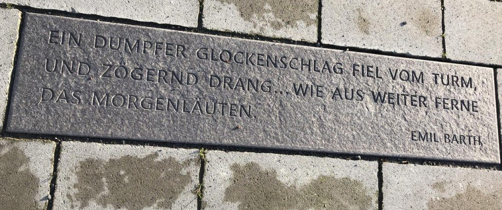 4. emil barth zitatstein vor dem haus an der kirche