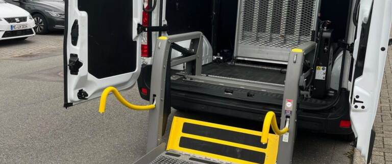 Fahrzeug mit Lift