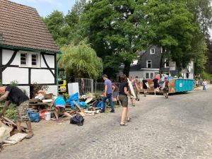 Beseitigung der Flutschäden